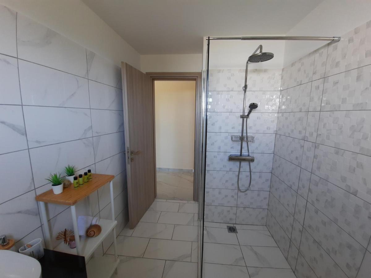 Freesia Grand Sea View Residence Svoronata Exterior photo