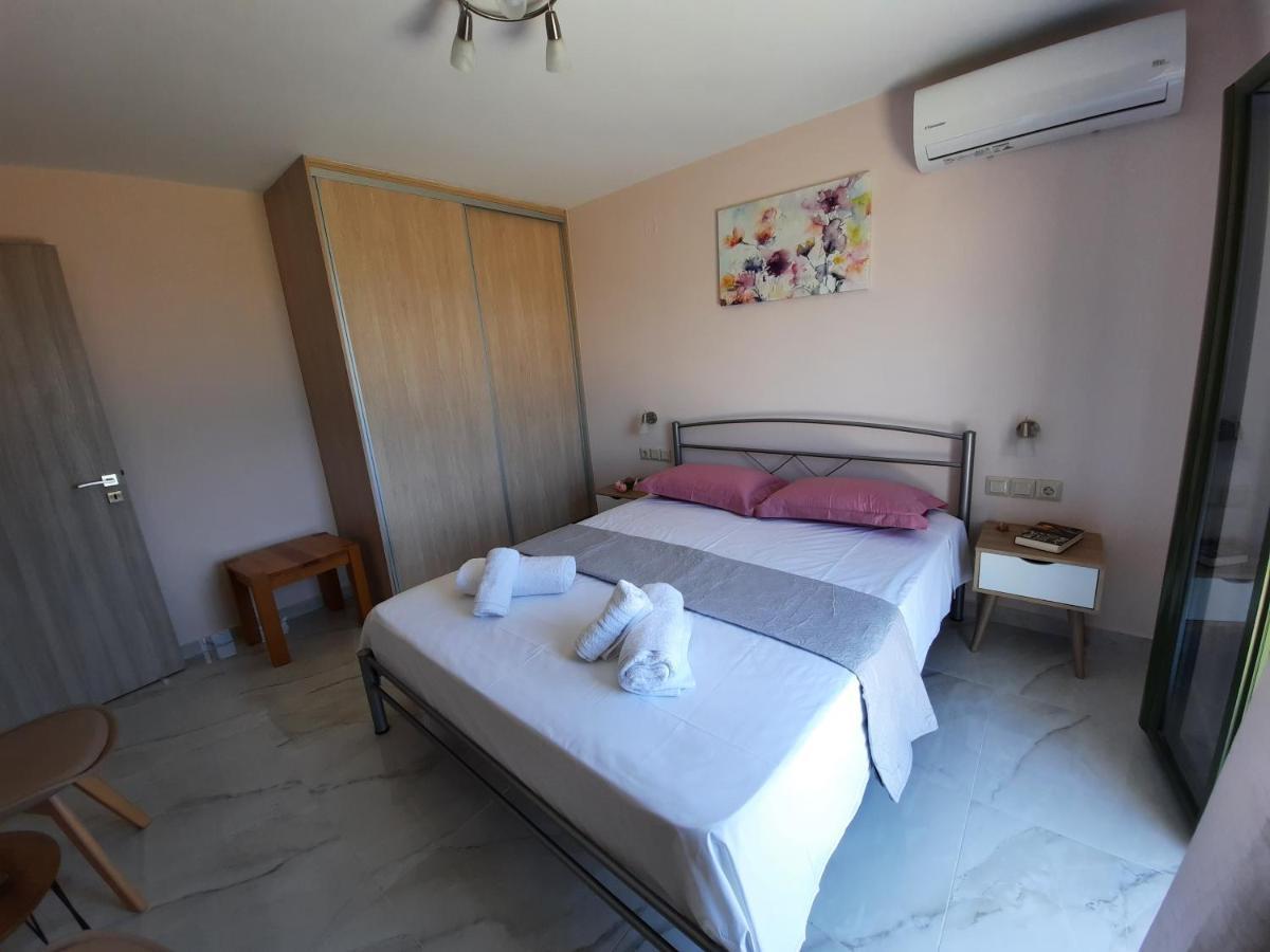 Freesia Grand Sea View Residence Svoronata Exterior photo